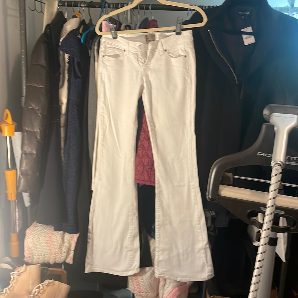 Paige size 26 white jeans. Worn once.  Excellant condition